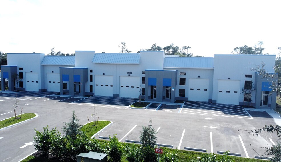 More Photos Of 5651 Shirley St, Naples Light Distribution For Lease