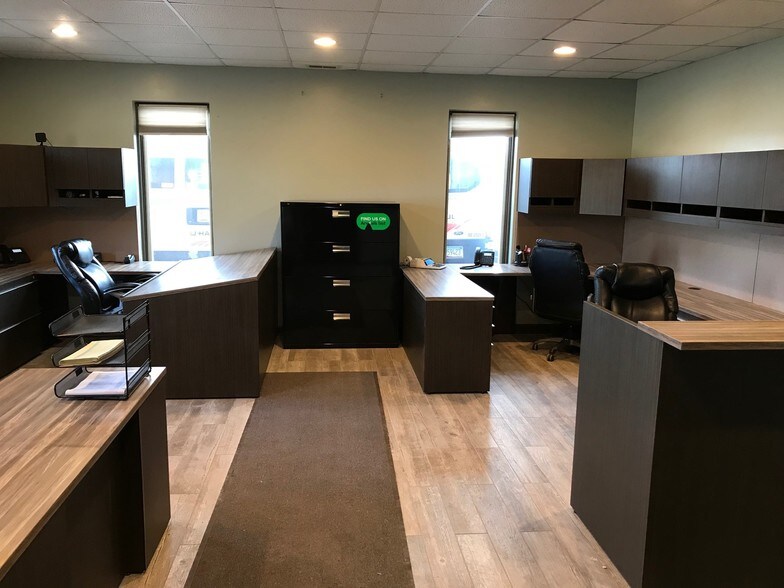 More Photos Of 825 E North St, Elburn Warehouse For Sale