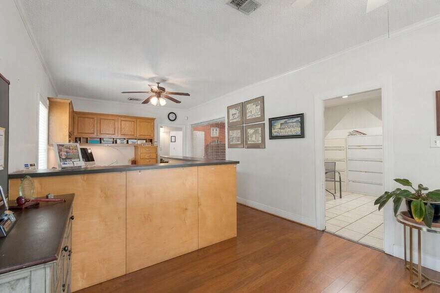 More Photos Of 1715 S 1st St, Austin Office For Sale