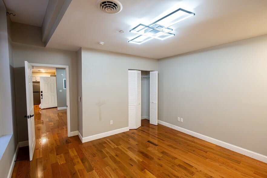 More Photos Of 37 Maiden Ln, Albany Storefront Retail Office For Sale