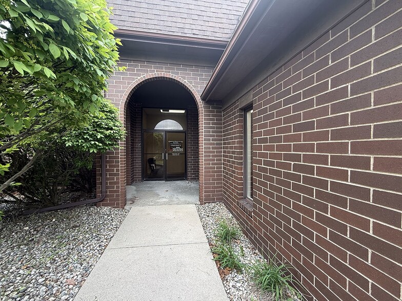 More Photos Of 4906 N Holland Sylvania Rd, Sylvania Office For Lease