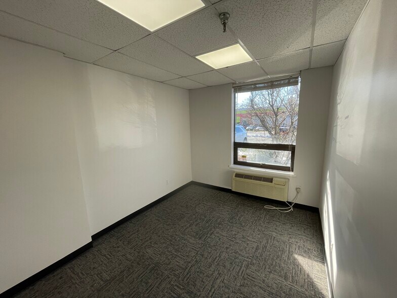 More Photos Of 60-90 Bridge Rd, Islandia Warehouse For Lease