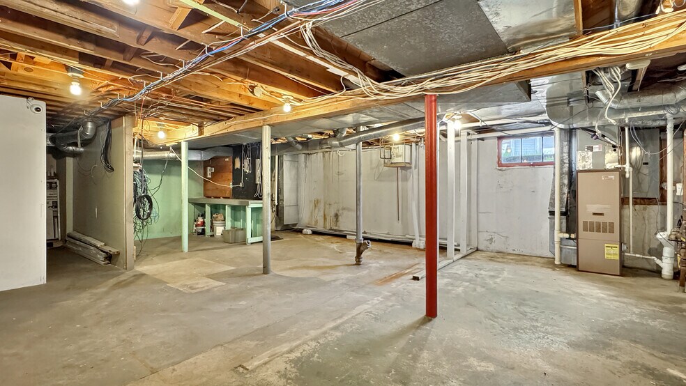 More Photos Of 1200 S Mitchell St, Cadillac Office For Sale