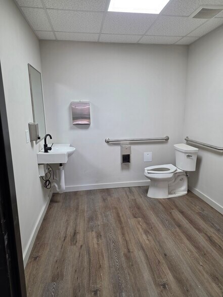 More Photos Of 3353 Acworth Summit Blvd NW, Acworth Light Distribution For Lease