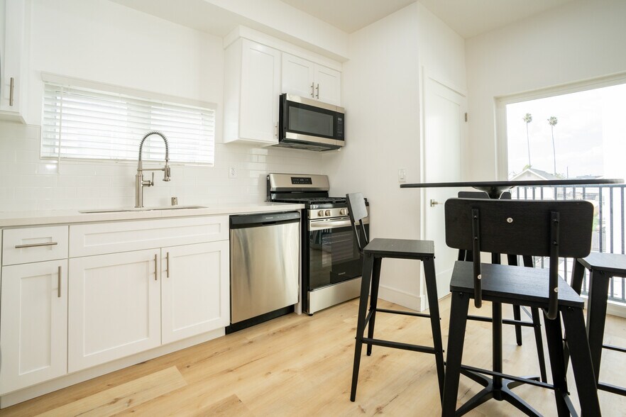 More Photos Of 1286 W 35th Pl, Los Angeles Apartments For Sale