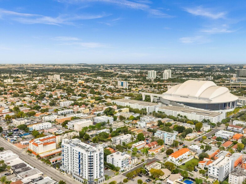 More Photos Of 1451 W Flagler St, Miami General Retail For Sale