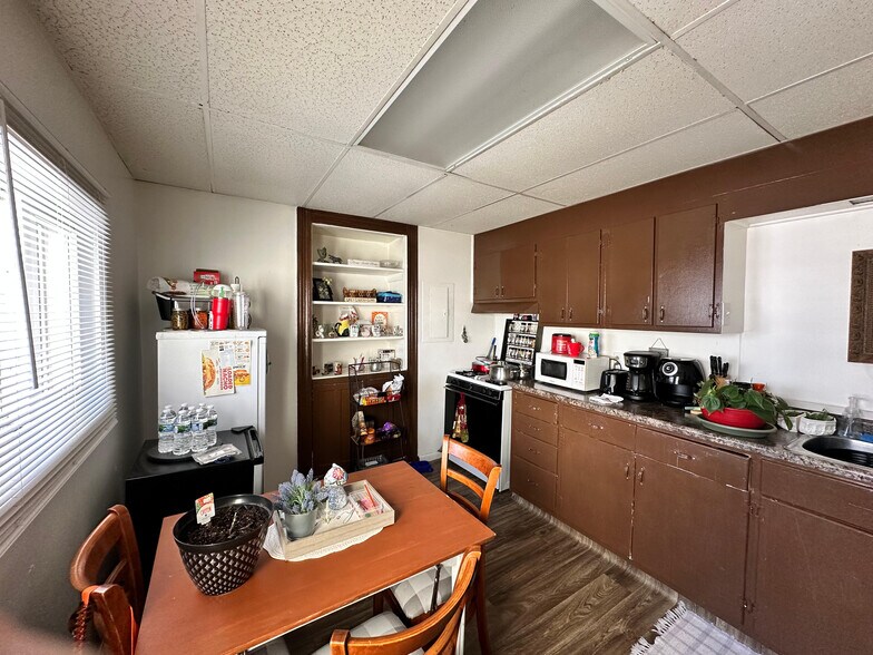 More Photos Of 1831 N C St, Elwood Apartments For Sale
