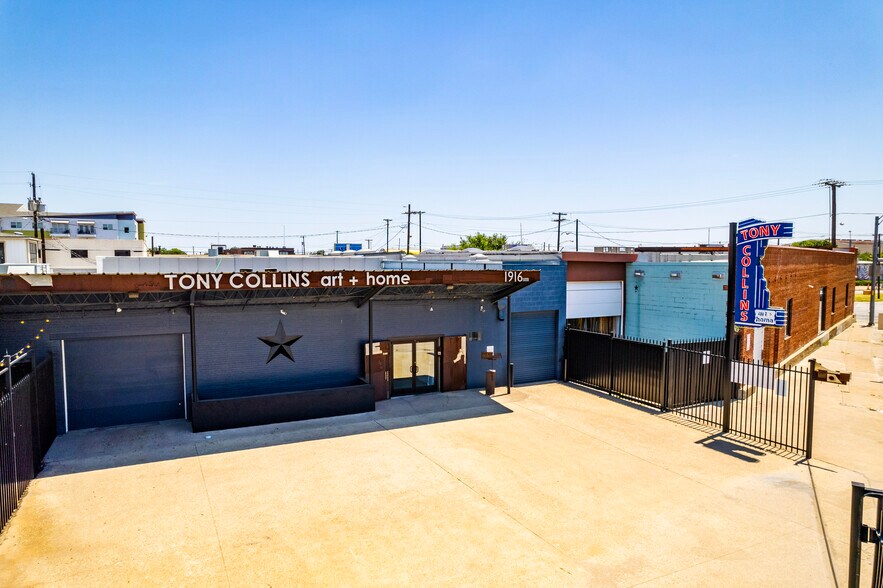 More Photos Of 2005 Wall St, Dallas Showroom For Lease