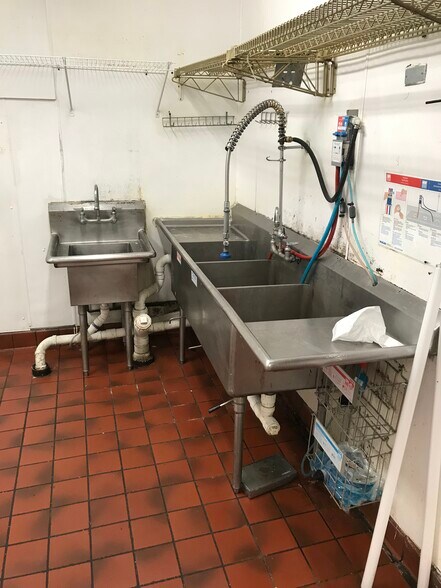 More Photos Of 800 Irving Park Rd, Hanover Park General Retail For Sale