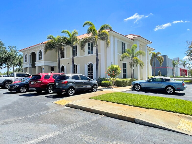 More Photos Of 4375 Radio Rd, Naples Office For Lease