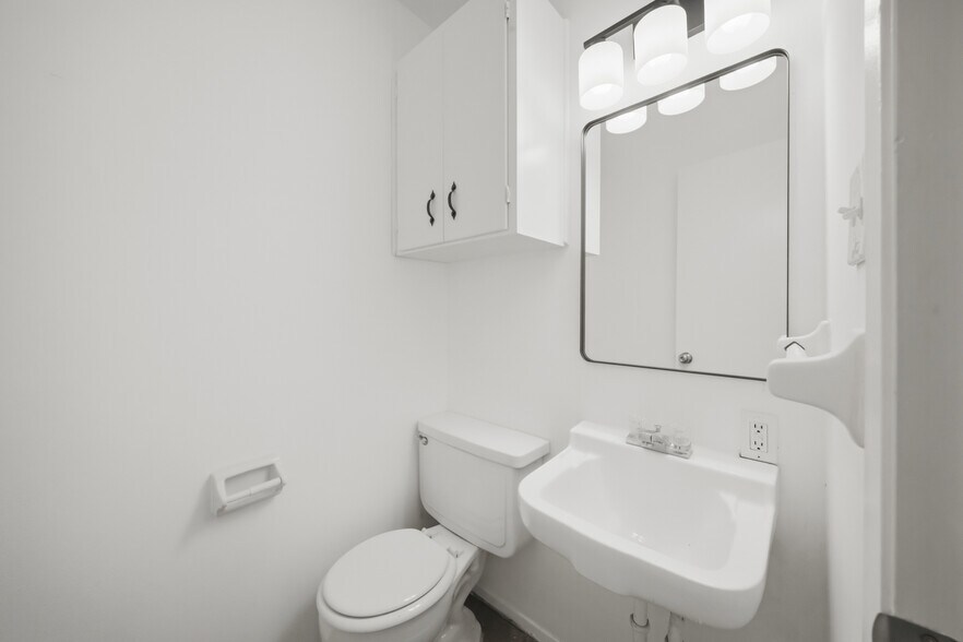 More Photos Of 611 S Ennis St, Bryan Apartments For Sale