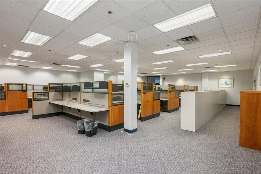 More Photos Of 7001 Jewel Lake Rd, Anchorage Office For Sale