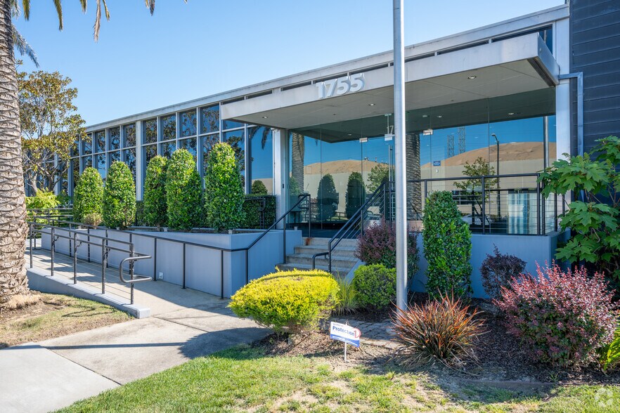 More Photos Of 1755 Rollins Rd, Burlingame Warehouse For Lease