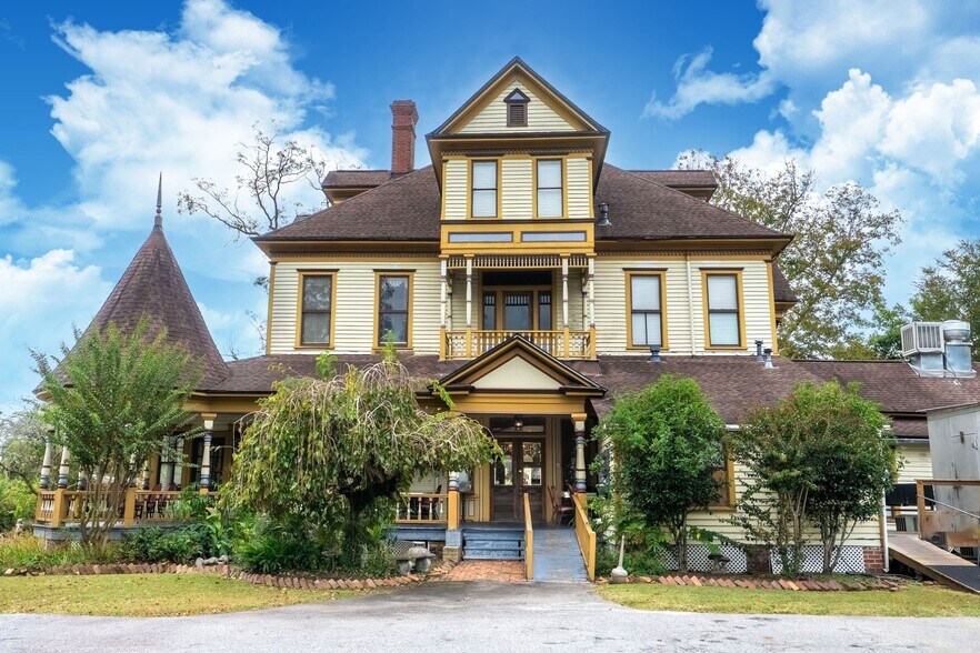 More Photos Of 323 N Main St, Swainsboro Restaurant For Sale