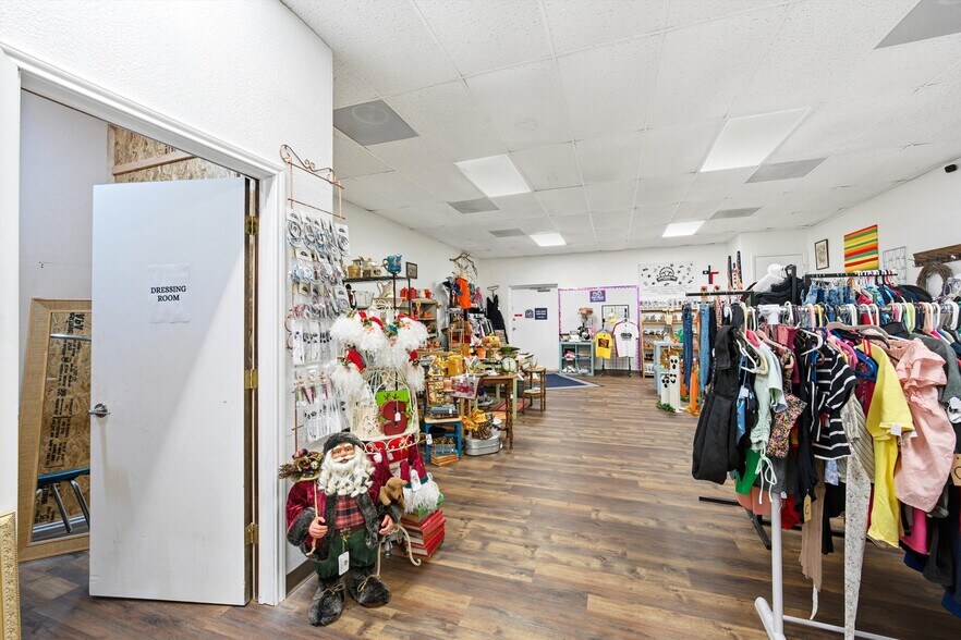 More Photos Of 608 E Leon St, Gatesville Office For Sale