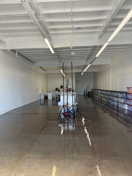 More Photos Of 887 W 16th St, Newport Beach Light Manufacturing For Lease