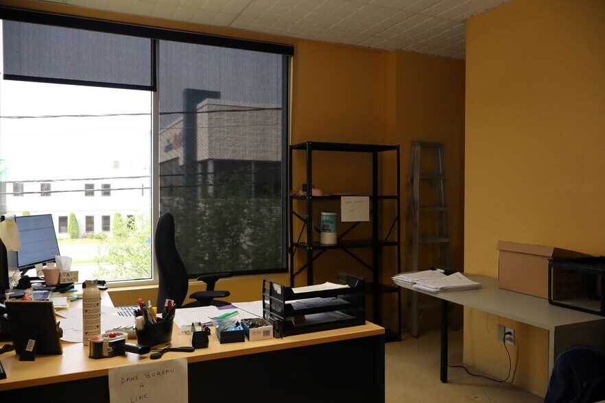 More Photos Of 2655 Rue Michelin, Laval Warehouse For Lease
