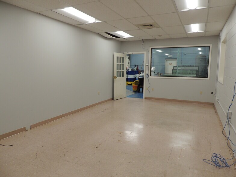 More Photos Of 24 Lexington Dr, Laconia Light Manufacturing For Lease