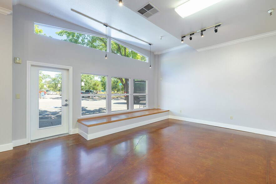 More Photos Of 220 Windsor River Rd, Windsor Apartments For Sale