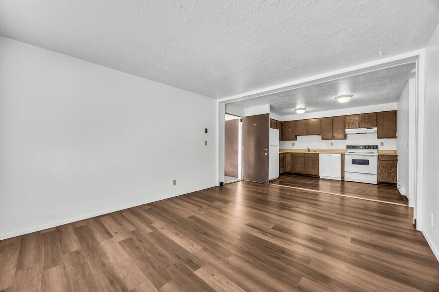 More Photos Of 108 Gardenia Way, Wendover Apartments For Sale