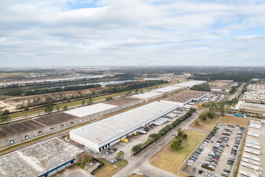 More Photos Of 9040 Railwood Dr, Houston Warehouse For Lease