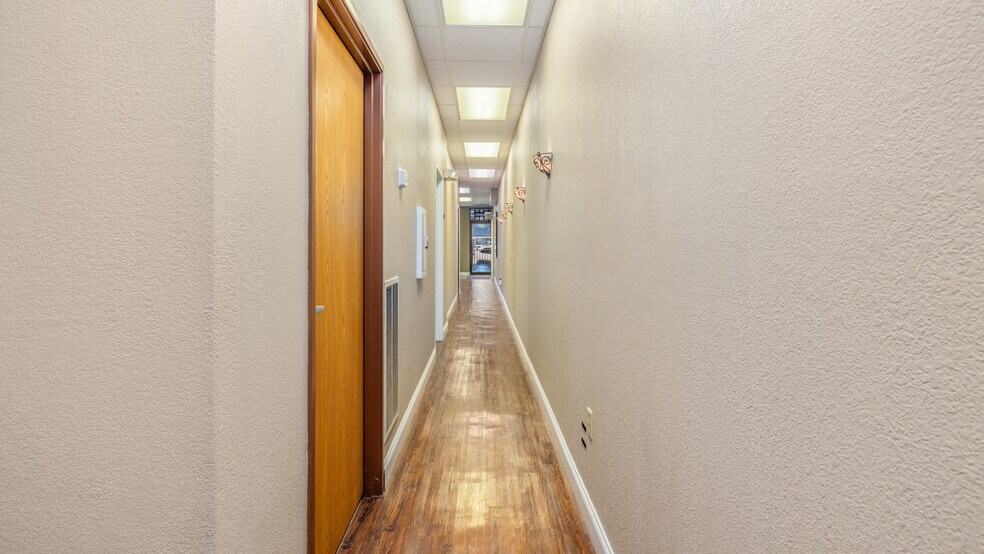 More Photos Of 206-216 E Ludington St, Iron Mountain Medical For Sale