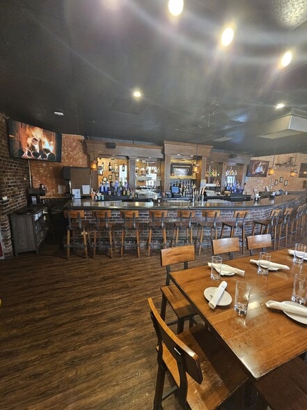 More Photos Of 181 Front St, Marietta Restaurant For Lease