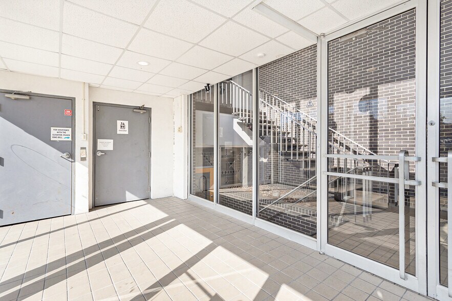 More Photos Of 500 W Crosstown Pky, Kalamazoo Medical For Sale