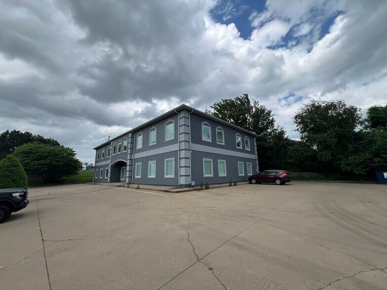 More Photos Of 117 Parkwood St, Lowell Office For Sale