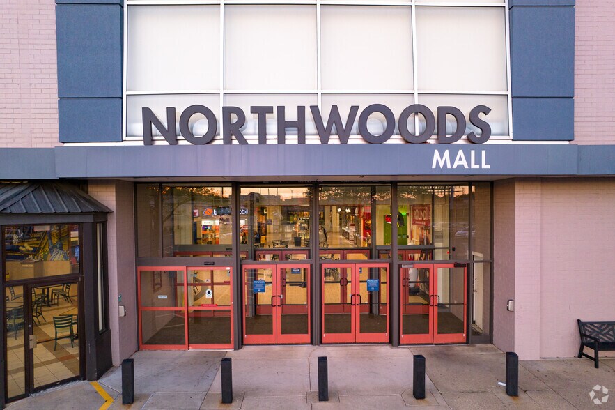 More Photos Of 2200 W War Memorial Dr, Peoria Department Store For Lease