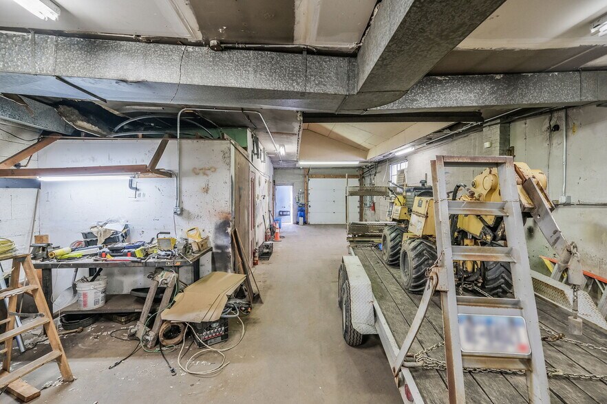 More Photos Of 340 Marconi Blvd, Copiague Warehouse For Sale