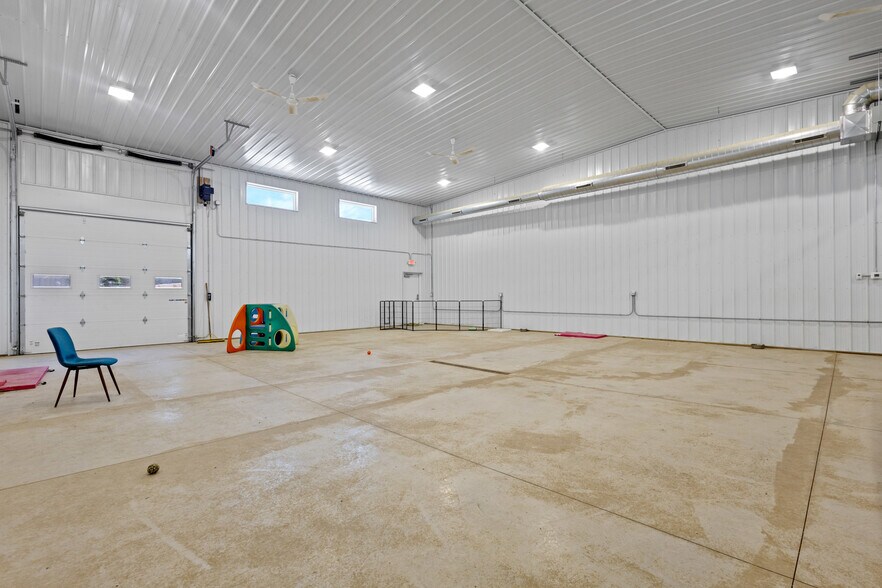 More Photos Of 390 Progress Dr, Cottage Grove Veterinarian Kennel For Sale