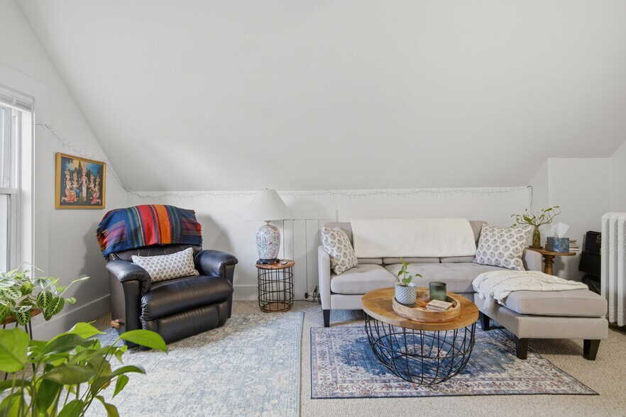 More Photos Of 37 Washington Ave, Waltham Multifamily For Sale