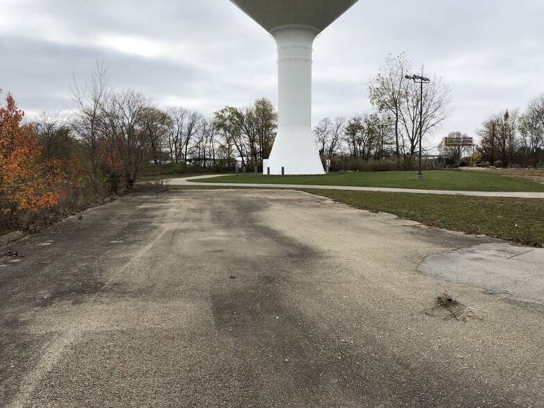 More Photos Of 1539 W US Route 6, Morris Showroom For Sale