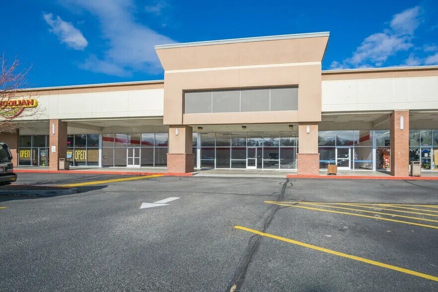 More Photos Of 5010-5330 W Overland Rd, Boise Storefront For Lease