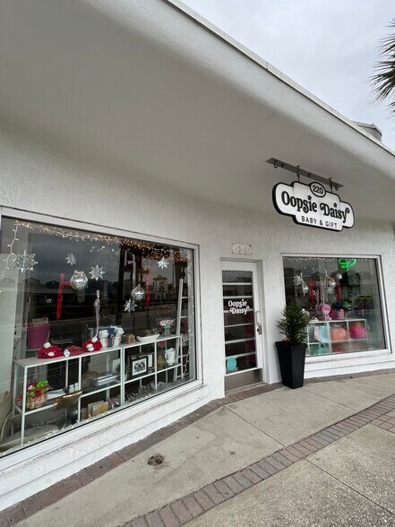 More Photos Of 220 East Granada, Ormond Beach Storefront For Lease