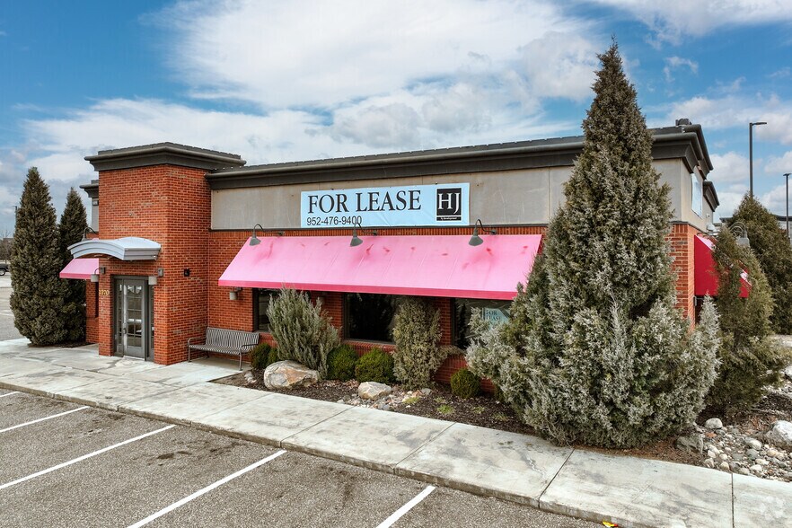 Primary Photo Of 1370 Babcock Blvd E, Delano Restaurant For Lease