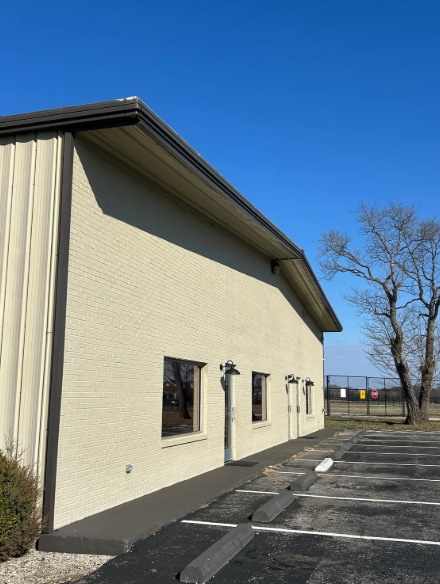 More Photos Of 851 Lovers Ln, Bowling Green Warehouse For Lease