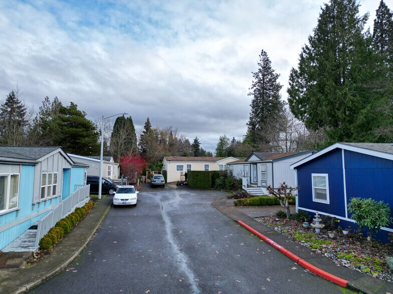 More Photos Of 3016 SE Holly Ave, Milwaukie Manufactured Housing Mobile Home Park For Sale