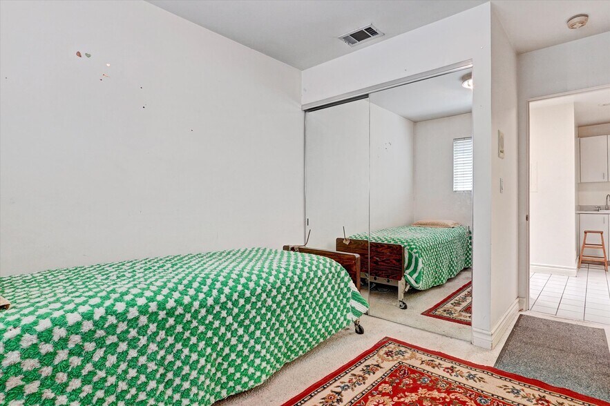 More Photos Of 4623 Hayvenhurst Ave, Encino Apartments For Sale