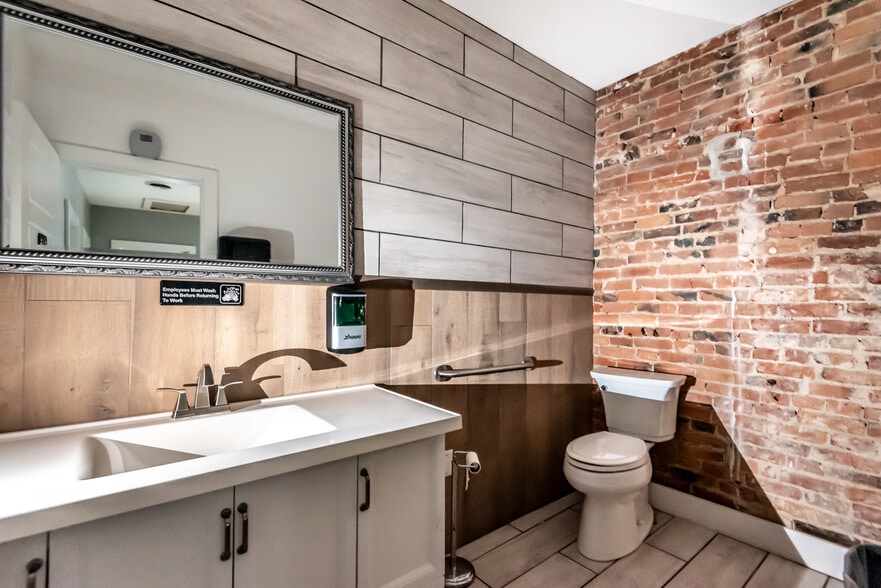 More Photos Of 121 S Main St, Waynesville Hospitality For Sale