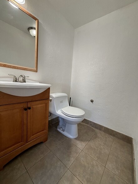 More Photos Of 1719-1733 Jefferson St, Oakland Storefront For Sale