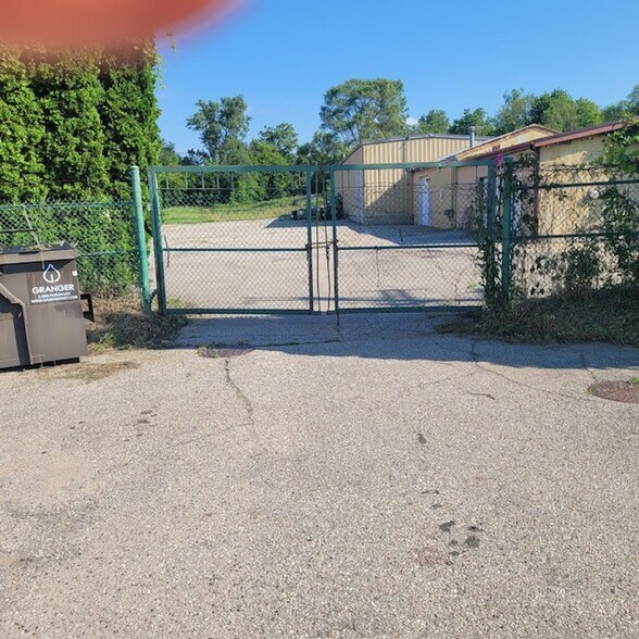 More Photos Of 519 A N Mason St, Mason Auto Salvage Facility For Lease