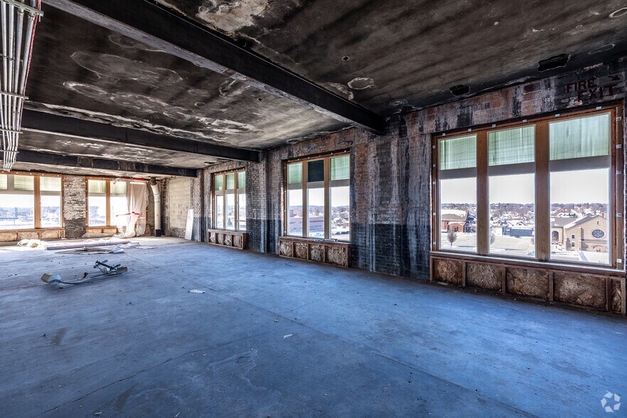 More Photos Of 11 E Church St, Marshalltown Unknown For Sale