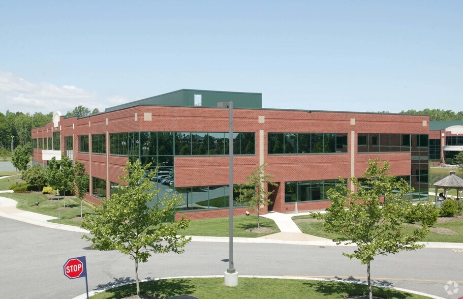 More Photos Of 1305 Executive Blvd, Chesapeake Office For Lease