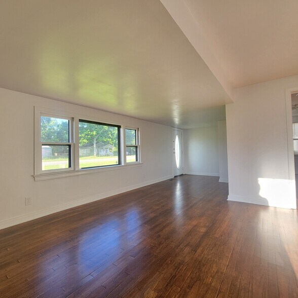 More Photos Of 22025 8th St, Silverhill Office Residential For Sale