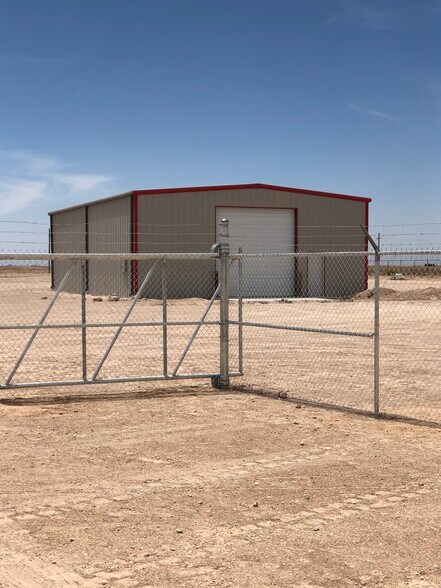 Primary Photo Of 463 Blackbird Dr, Pecos Industrial For Lease
