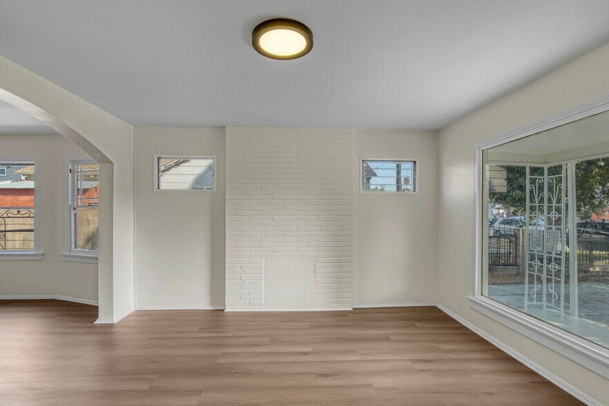 More Photos Of 2947 West Blvd, Los Angeles Apartments For Sale