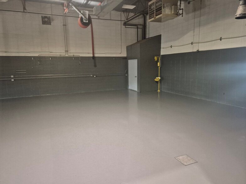 More Photos Of 8101 102 Ave, Peace River Warehouse For Lease