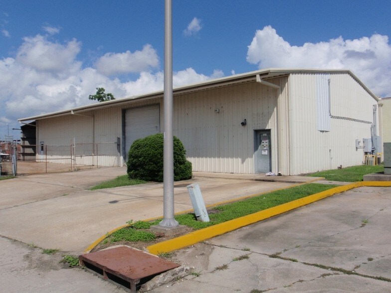More Photos Of 105 Lauren Dr, Belle Chasse Warehouse For Lease